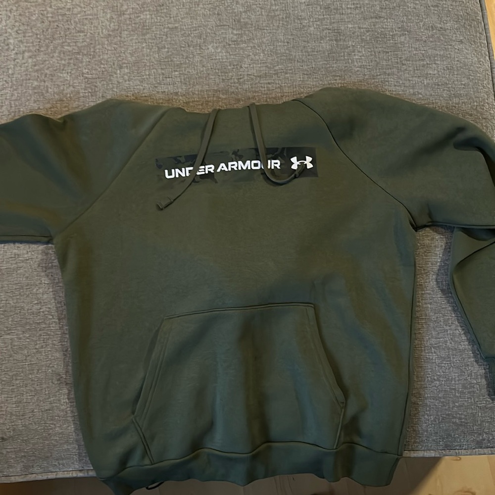 Large under armor hoodie with tags still on